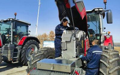 北大荒集团建设农场 新购大马力拖拉机保养测试，夯实农业现代化根基